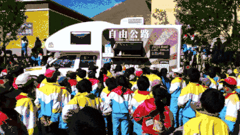 英!他带3岁女儿房车闯122国冰岛遇险看哭全网j9九游会俱乐部登录入口从破产退学到福布斯精(图6) 英!他带3岁女儿房车闯122国冰岛遇险看哭全网j9九游会俱乐部登录入口从破产退学到福布斯精(图6)