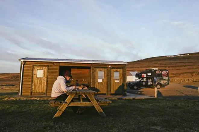 英!他带3岁女儿房车闯122国冰岛遇险看哭全网j9九游会俱乐部登录入口从破产退学到福布斯精(图23) 英!他带3岁女儿房车闯122国冰岛遇险看哭全网j9九游会俱乐部登录入口从破产退学到福布斯精(图23)